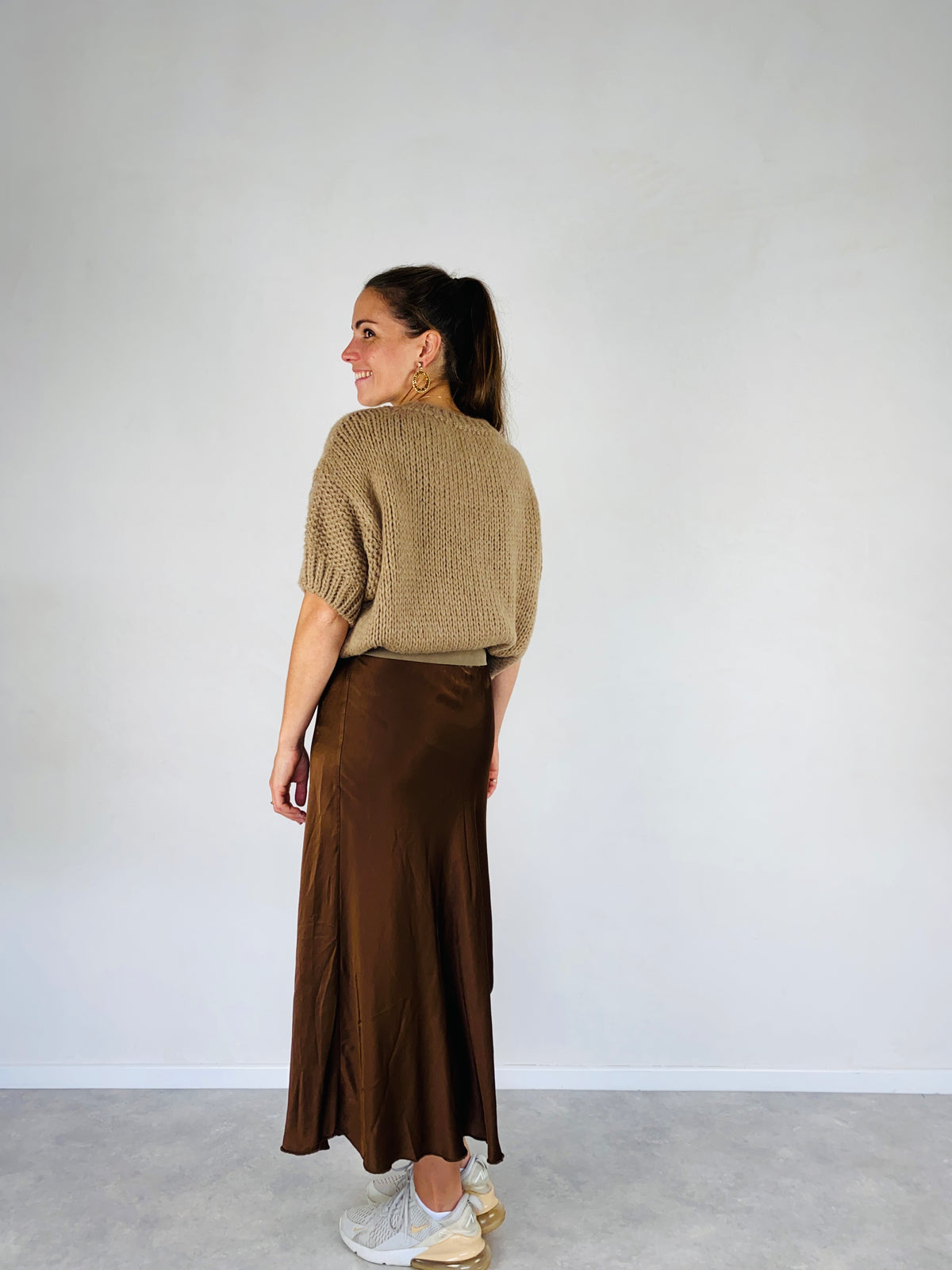 Rok glans viscose choco - Chic by R