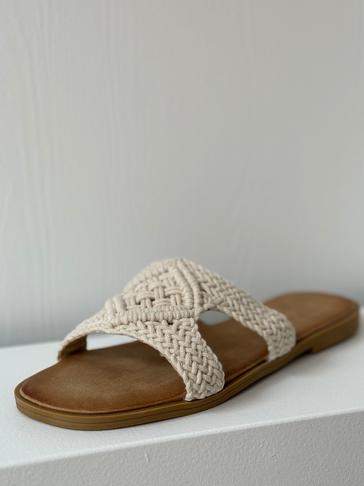 Gevlochten slipper beige